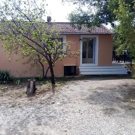 Logis Avec Vue Sur L'hérault Pour 4 Personnes à *